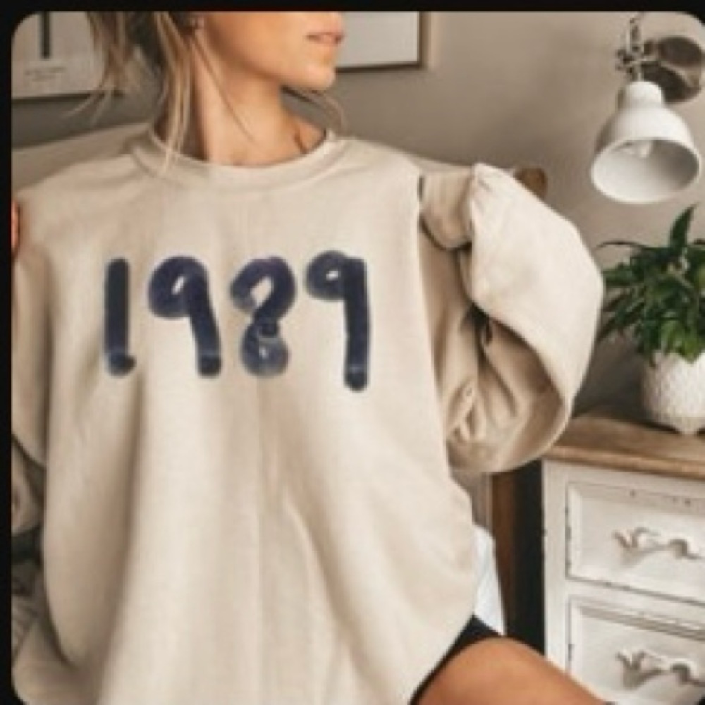 NEW 1989 Taylor Swift Sweatshirt